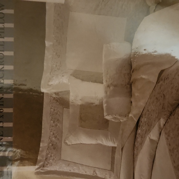 Bedding Accessory Completer Set - Picture 2 of 5